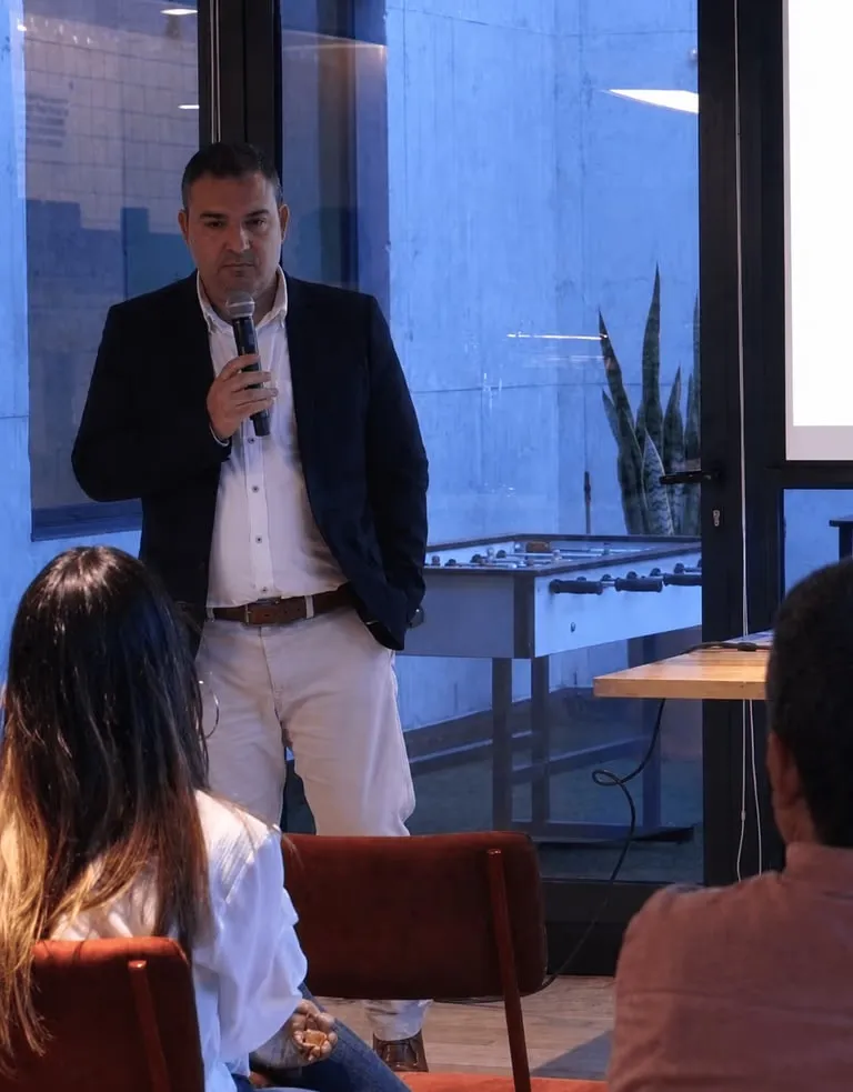 Alirio Coutinho, socio fundador de Panorama Group, durante una charla